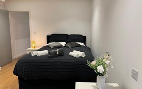 Apartment Near Luton Airport And Train Station